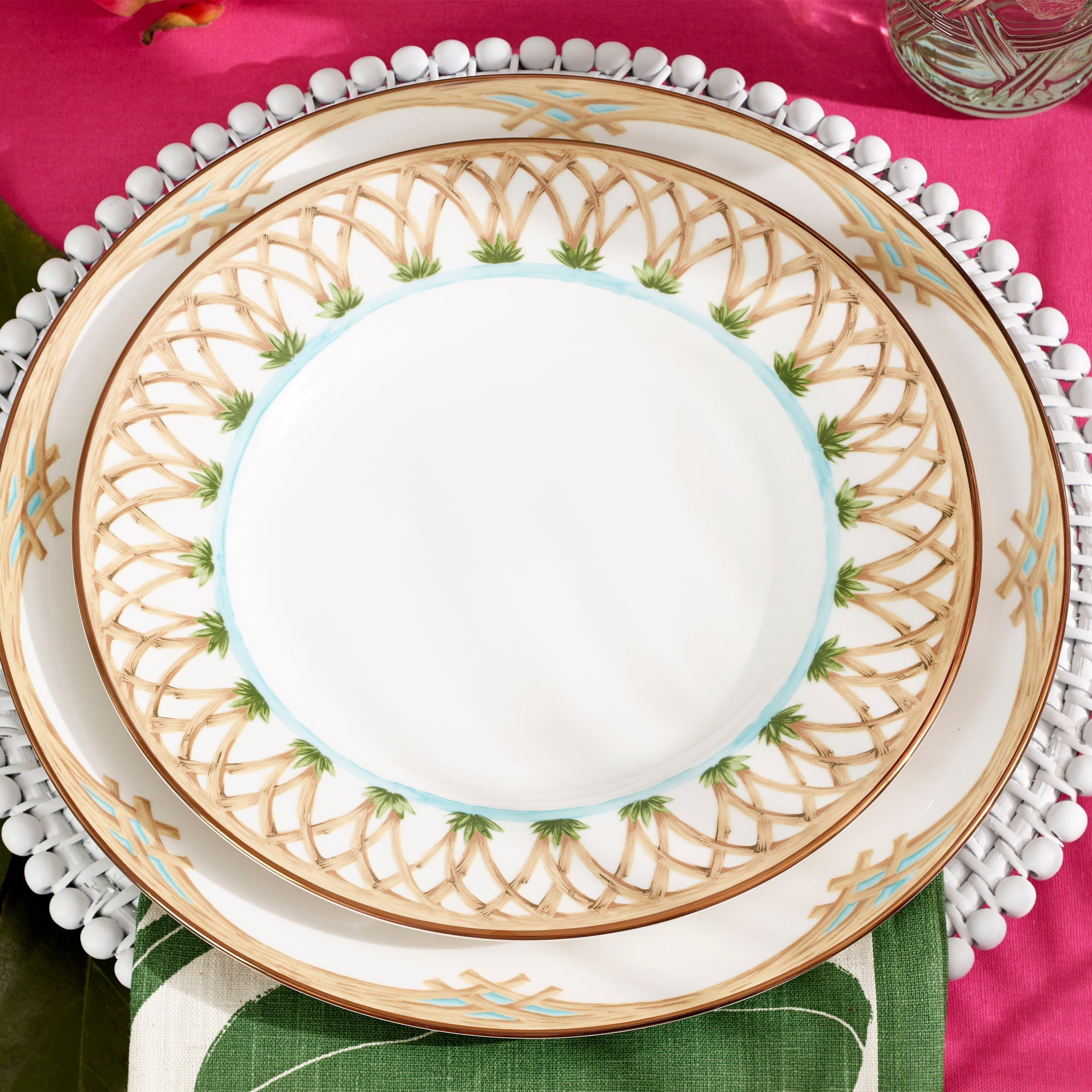 Assiette plate en bambou de style colonial britannique