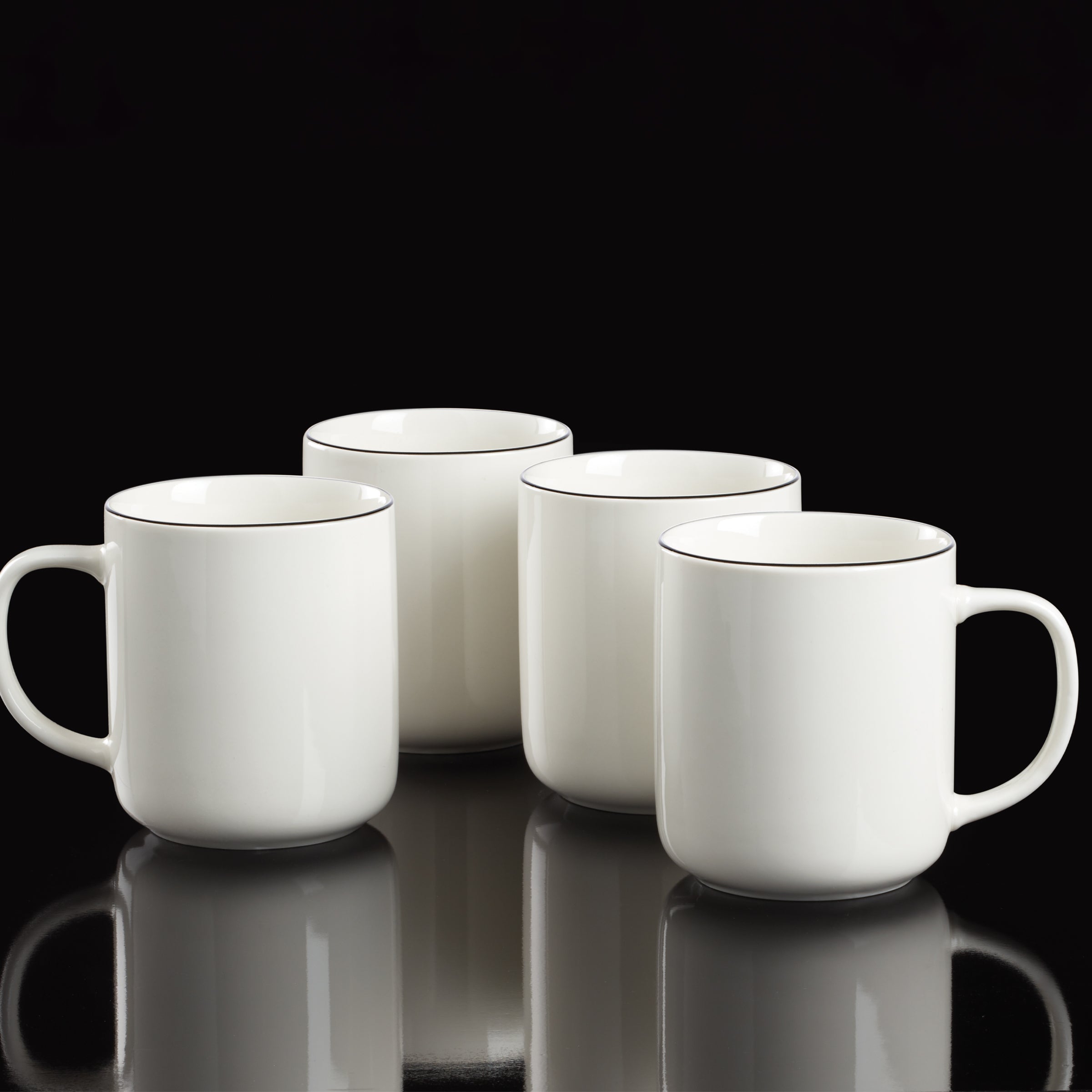 Lot de 4 tasses Seven à bord noir