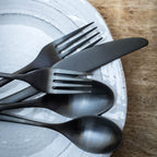 Ensemble de couverts Averie en satin noir 20 pièces